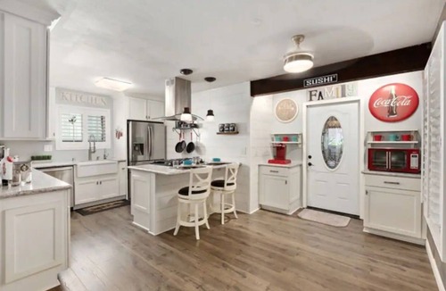 National City House | Cheerful 4-bedroom house with free parkings.