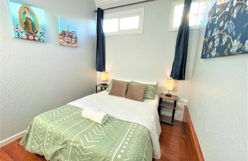 Ashland House | Cheerful Comfy 2B1B Unit walking to Bay Fair