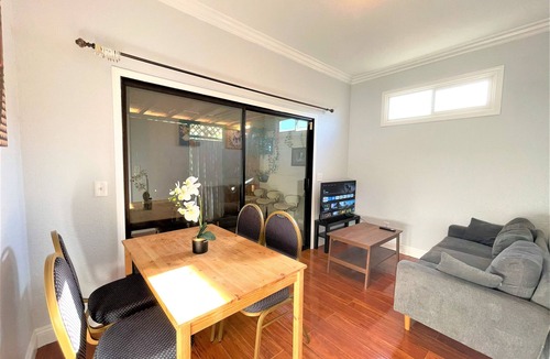 Ashland House | Cheerful Comfy 2B1B Unit walking to Bay Fair