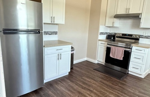Stockton House | Cheerful cozy secured ranch style close 99 freeway&famous food restaurants