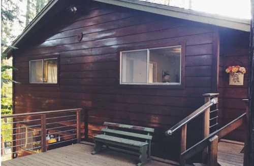 Mi-Wuk Village Cabin | Cheery cabin with AMAZING sunset views located near dining in Twain Harte, CA