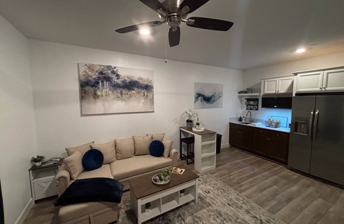 Greenacres Apartment | Chic 1-bedroom retreat in Bakersfield!