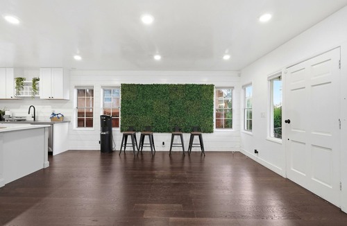 Hawthorne House | Chic 3BR for 8-10 Near LAX/Beach/SoFi, Games & TV+