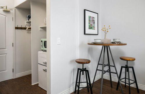 Westlake Hotel | Chic and Cozy Hideaway for Two Near DTLA