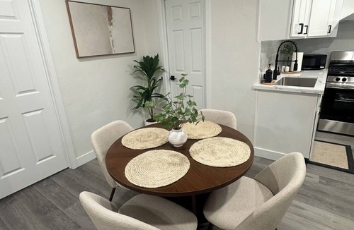 Porterville House | Chic & Cozy Getaway Near Downtown Porterville