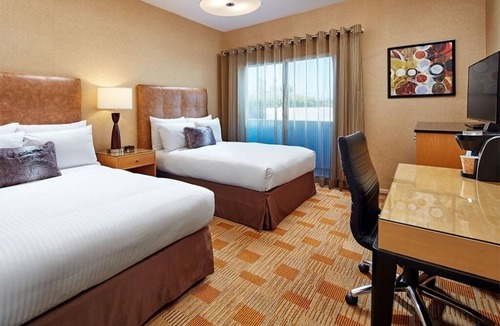 Beverly Grove Hotel | Chic LA Retreat Steps from The Grove & Melrose Ave, Near Hollywood Museums
