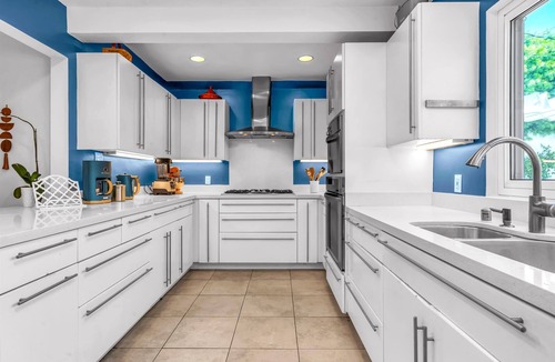 Beverly Grove House | Chic Modern Residence with Heated Pool, Jacuzzi & BBQ