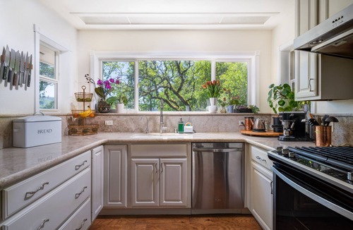 Nevada City House | Chic Modern Victorian Farmhouse secluded yet 5 min from Downtown Nevada City