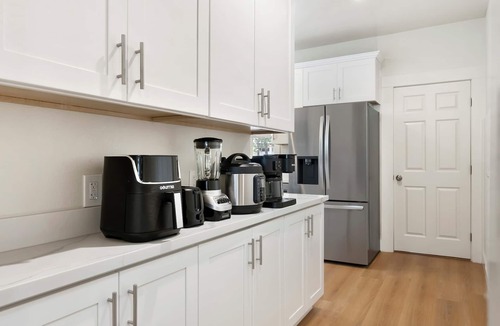 Napa House | Chic Napa 3BR ~ 3 Mins to Downtown ~ Extended Stay