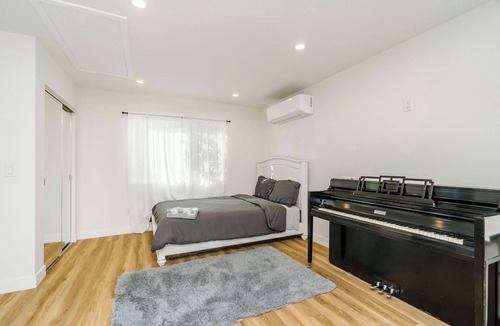 Miracle Mile Apartment | Chic studio with WiFi and AC in fabulous Los Angeles