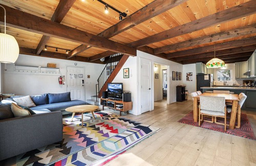 Tahoe Paradise Cabin | Christmas Valley Chalet - Cute little cabin in the woods