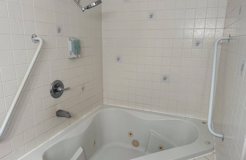 Hollister Hotel | Cinderella Motel