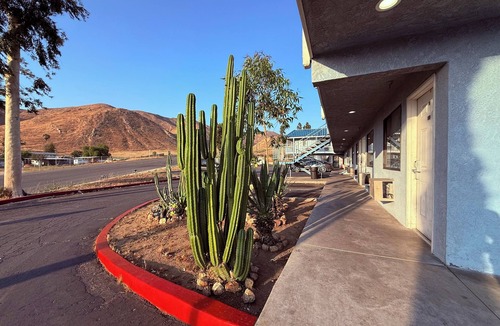 Glen Avon Hotel | Circle Inn Hotel Jurupa Valley Riverside