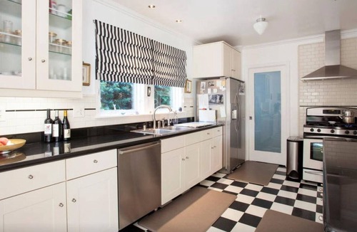 Mid-Wilshire House | CITRUS HOUSE WITH BIG POOL AND GARDEN