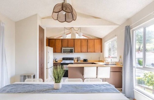 Hayward House | ~ Classic Calm Home in Heart of the Bay ~