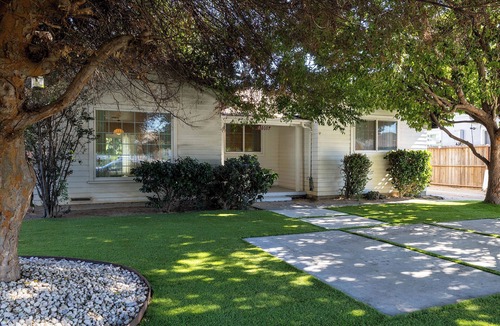 Lennox House | Classic Inglewood Gem 3Bed/1Bath w/Jacuzzi