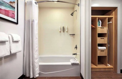 Pismo Beach Hotel | Classic King Room | Free Parking, 1.9 mi to Monarch Butterfly Grove