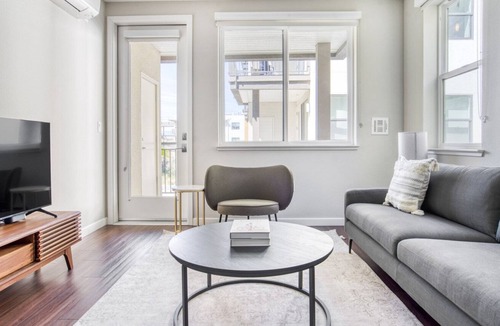 Sunnyvale West Apartment | Classic Sunnyvale 1BR w/ Pool, W/D & Gym, near FB & Google, by Blueground