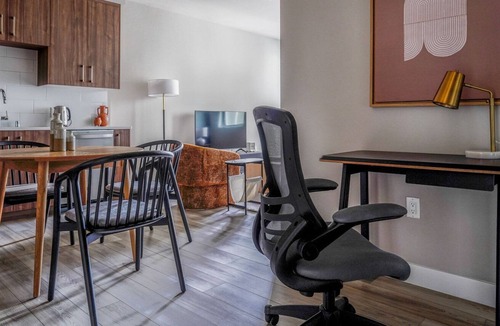 Walnut Creek Apartment | Classic Walnut Creek 1BR w/ A/C, Pool & W/D, near BART, by Blueground