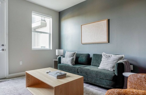 Walnut Creek Apartment | Classic Walnut Creek 1BR w/ A/C, Pool & W/D, near BART, by Blueground