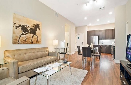 Shoreline West Apartment | Clean & Comfy 2BR | Free WiFi & Laundry | Downtown MV