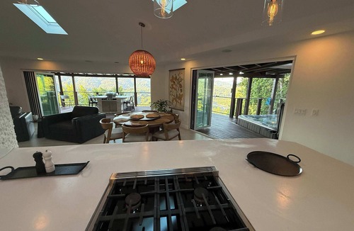 Garberville House | Cliff House- Avenue of the Giants- 6BD/4BA, Fire Pit, 2000 SF Deck with Views!