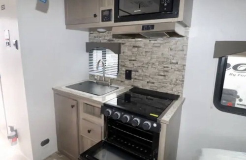 Phoenix Lake-Cedar Ridge House | Close to Yosemite Stay in our Delightful RV with AC in charming Sonora