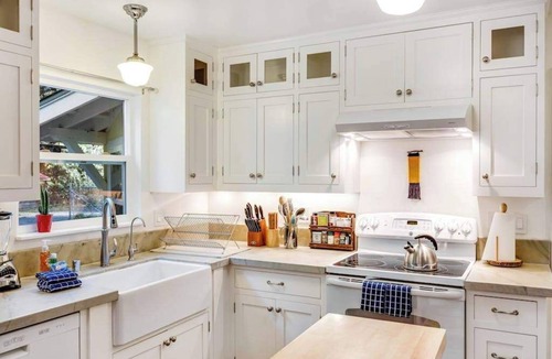 Cloverdale House | Cloverdale 2BR cottage with private creek beach & firepit — dogs OK