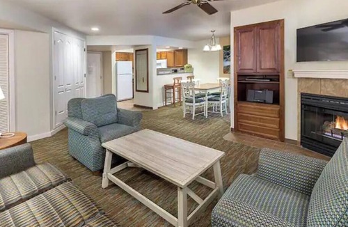 Round Hill Village Condo | Club Wyndham South Shore 2