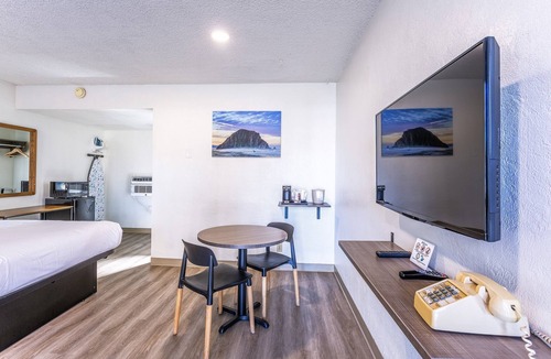 Morro Bay Hotel | Coastal Breeze Inn