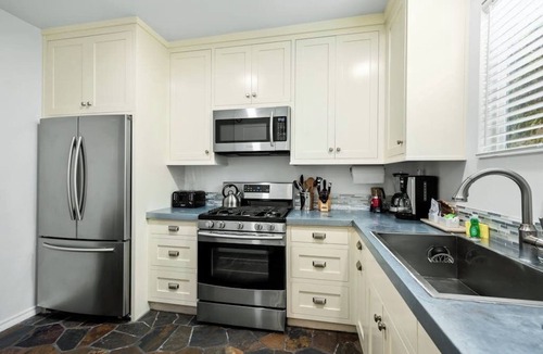 East Beach Cottage | Coastal cottage with private patio - 2 minute walk to beach
