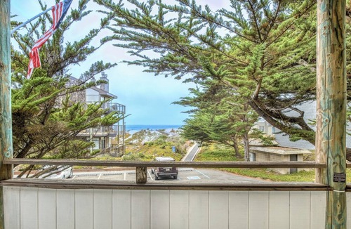 Watsonville House | Coastal Luxury in Your Very Own Beach Home: 3 BR, 3 Bath Custom Pelican Point