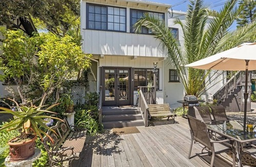 East Beach Apartment | Coastal retreat with patio, sun deck, & kitchenette - 2-minute walk to beach