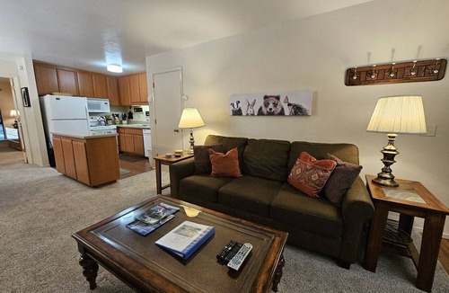 Incline Village Condo | Coeur-Du-Lac Townhome | Shared Hot Tub & Pool
