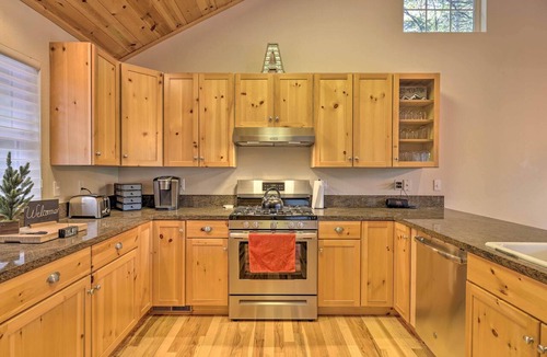 Cold Springs Cottage | Cold Springs Mountain Cabin: Hot Tub & Generator