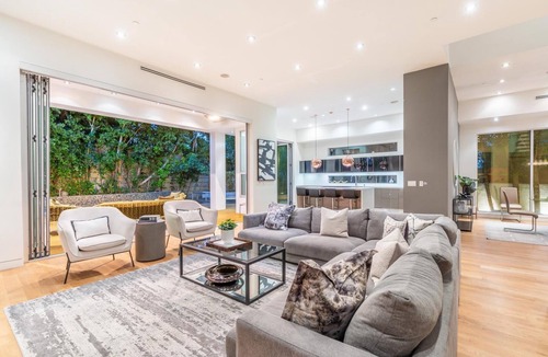 La Brea House | Colgate Modern - Stunning Luxury Estate with Seamless Indoor-Outdoor Living