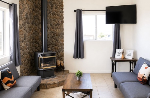 Topock House | Colorado River Desert Oasis- Adventure, Relaxation & Room to Roam