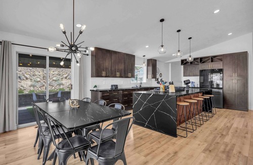 Virginia Foothills House | Colourful Hills South Reno|18Mins-Downtown|Sleeps10