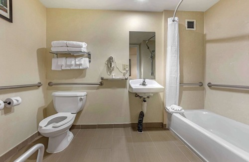 Visalia Hotel | Comfort Suites Visalia Convention Center