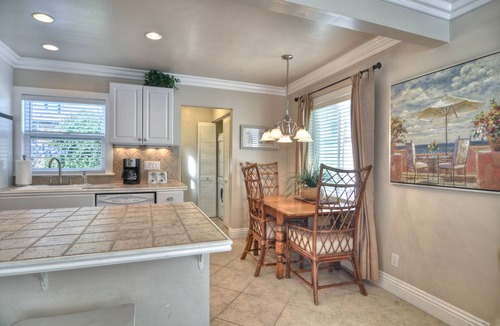 San Clemente Condo | Comfortable coastal condo one block from the beach in Pier Bowl