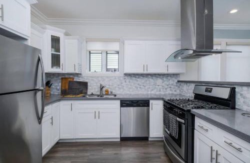 Mid City House | Comfy 4BR home near Korea Town
