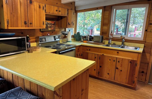 California Hot Springs Cabin | Comfy and Cozy Family Cabin in Sequoia Nat’l Forest in Cal Hot Springs with WiFi