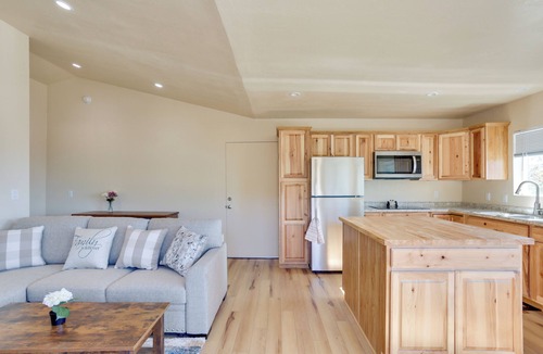 Yosemite Forks House | Comfy Oakhurst Duplex Near Hiking & Sightseeing!