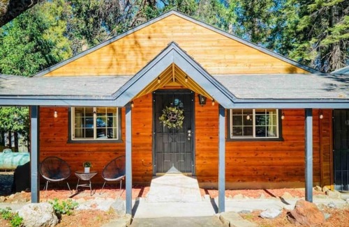Sierra Village House | Compass SOUTH! A Boho Bungalow Fast Wi-Fi A/C