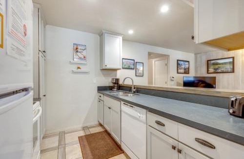 Mammoth Lakes House | Condo 1 Mi to Village | Pool + Resort Amenities