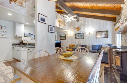 Mammoth Lakes House | Condo 1 Mi to Village | Pool + Resort Amenities