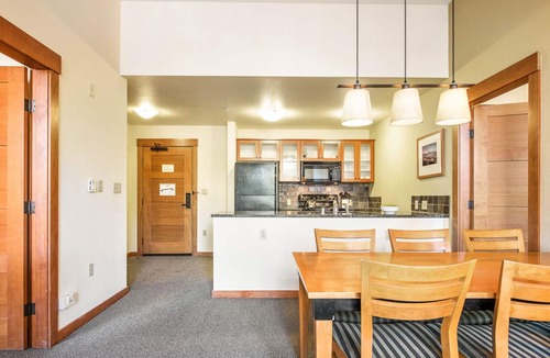 Mammoth Lakes Condo | Condo at White Mountain Lodge with Views! Steps to the Gondola!