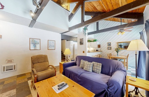 Majestic Pines Condo | Condo near the lifts & golf with access to a pool & hot tub