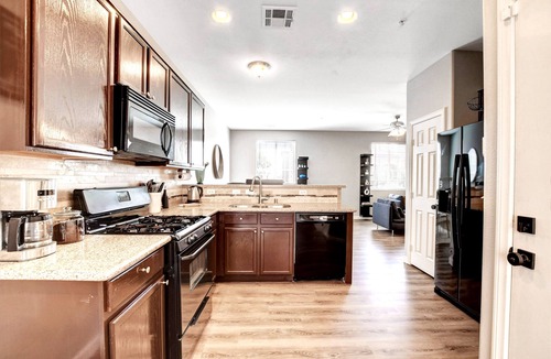 Lone Mountain Vistas House | Contemporary 3BR House Near DT Summerlin – 3 Miles