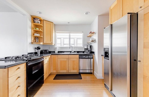 West Newport House | Contemporary Beach Getaway - Now booking Spring & Summer!